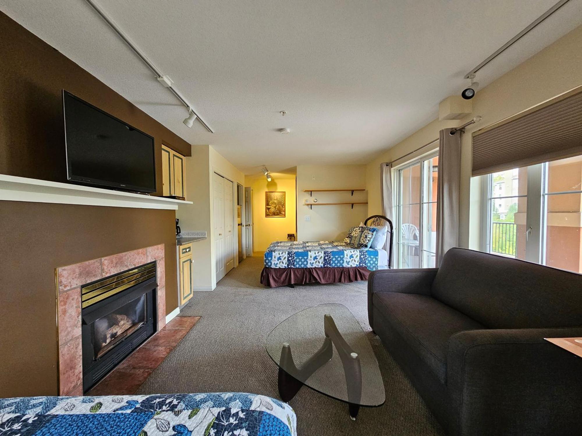 Borgata Lodge Resort Kelowna Dış mekan fotoğraf