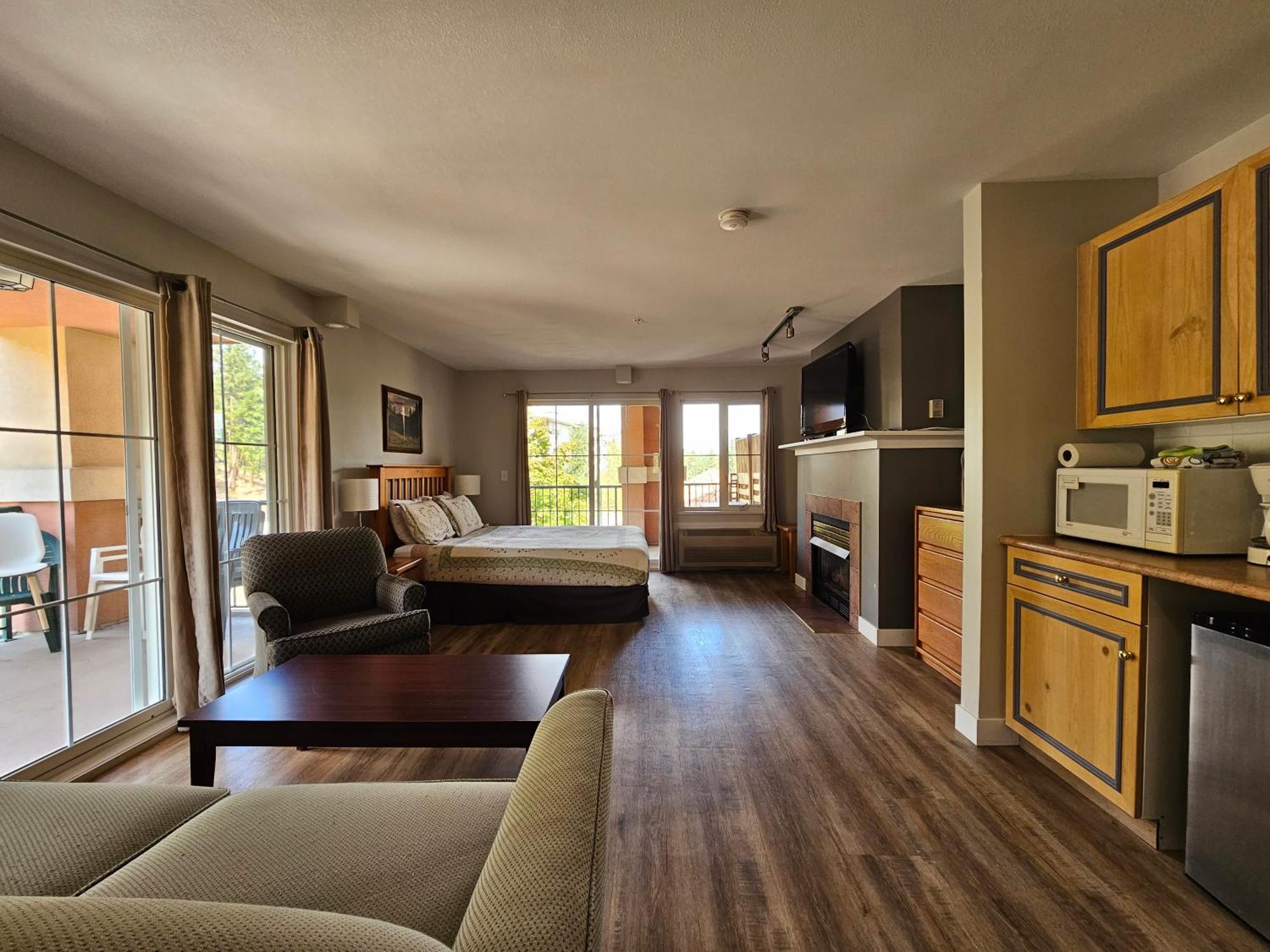 Borgata Lodge Resort Kelowna Dış mekan fotoğraf